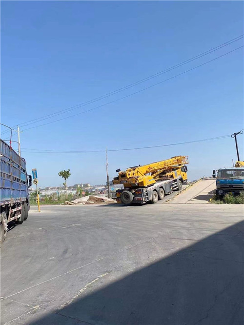 连山县25吨吊车的租赁价格大概是多少？