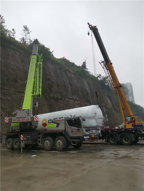 连山县“不怕风雨冻”—— 吊车的 “恶劣环境适应” 技术